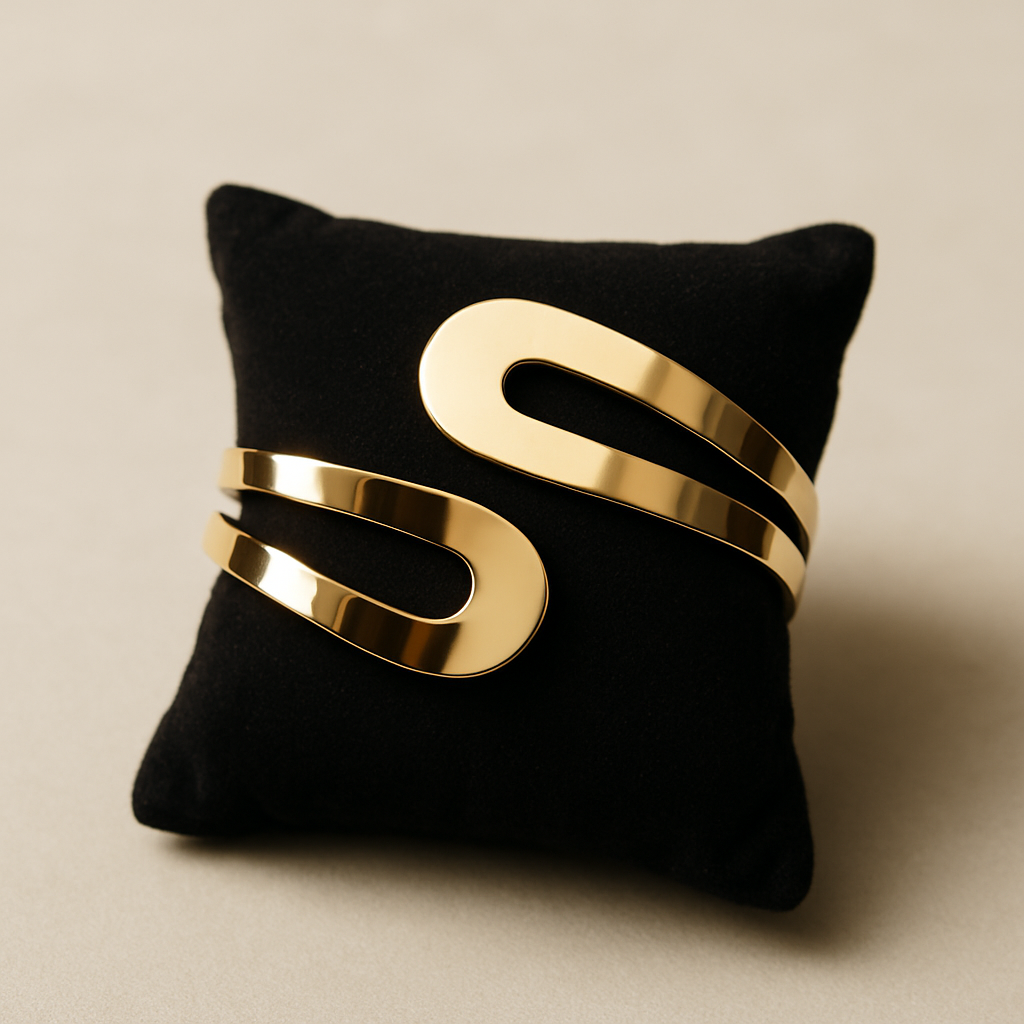 Bracelet Syra porté – acier inoxydable doré – Jewelya AG