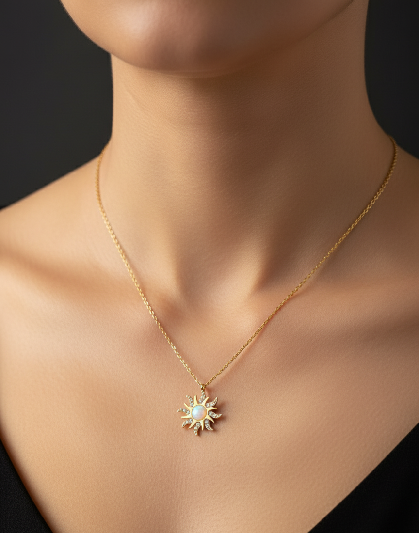 Collier Heliane porté – acier inoxydable doré – Jewelya AG